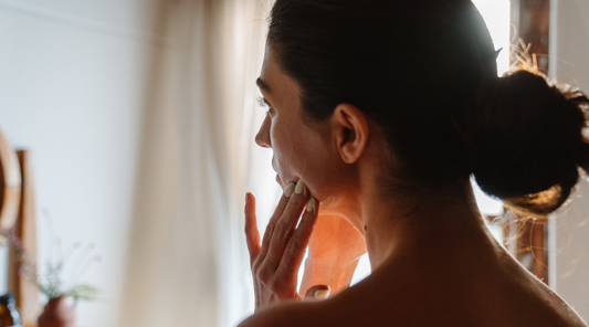 How to Layer Serums and Moisturisers for Maximum Hydration: A Complete Guide